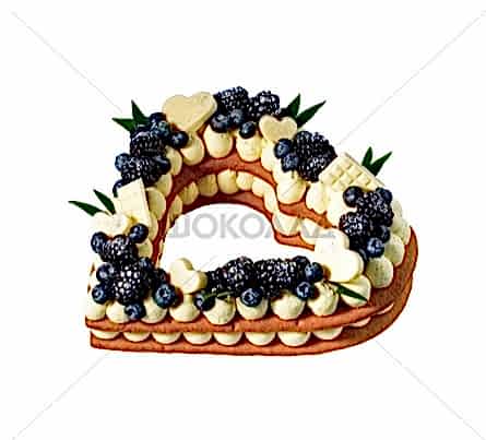 торт Сердце с ежевикой
