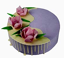 торт Лиловый с шоколадными цветами